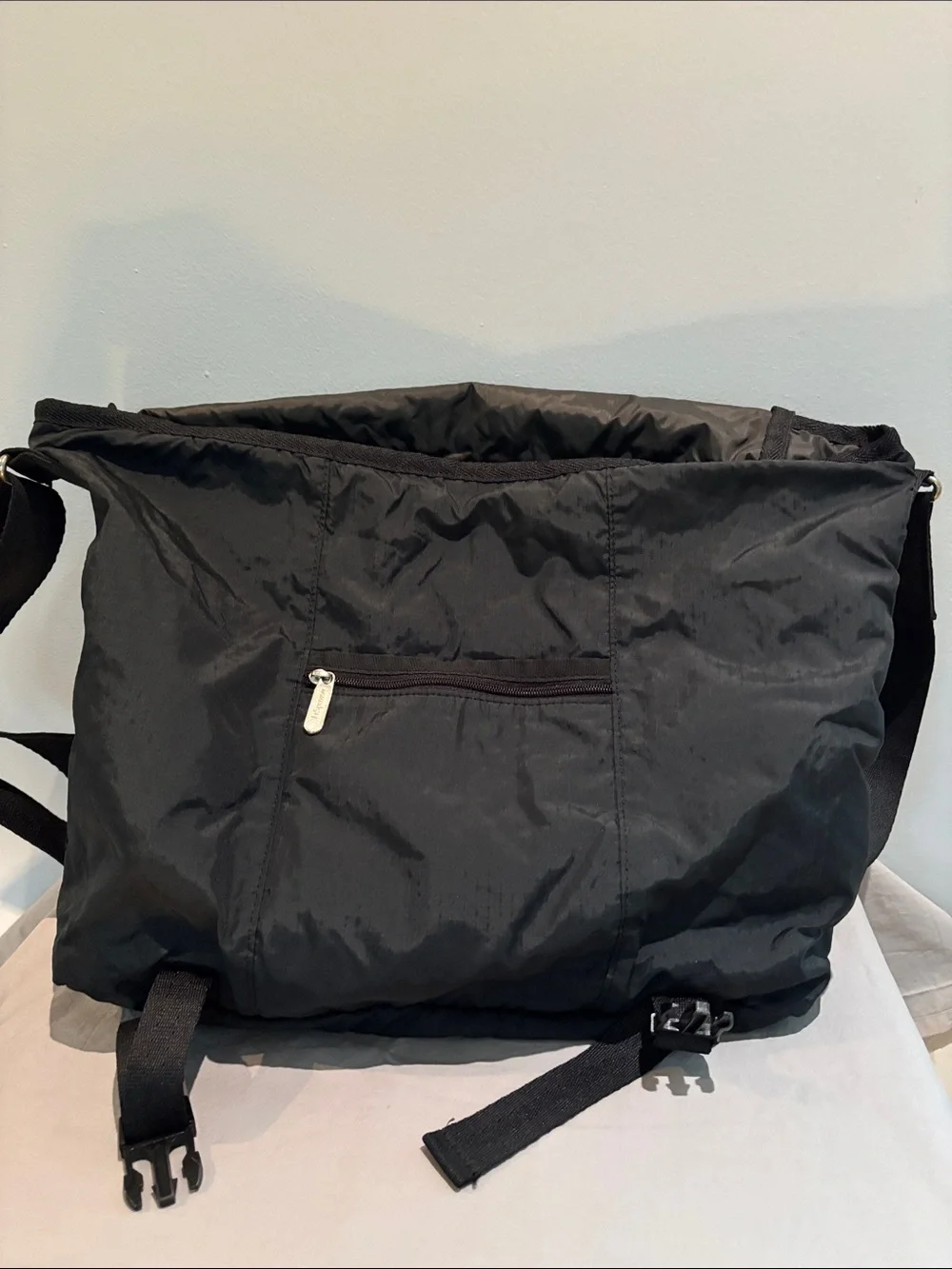 Lesportsac Black Nylon Messenger Crossbody Bag
